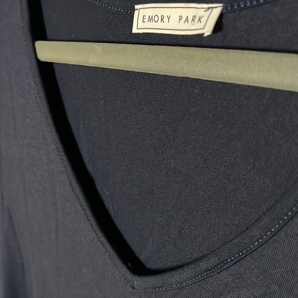 EMERY ROSE Curved Hem Tee - Picture 5 of 7